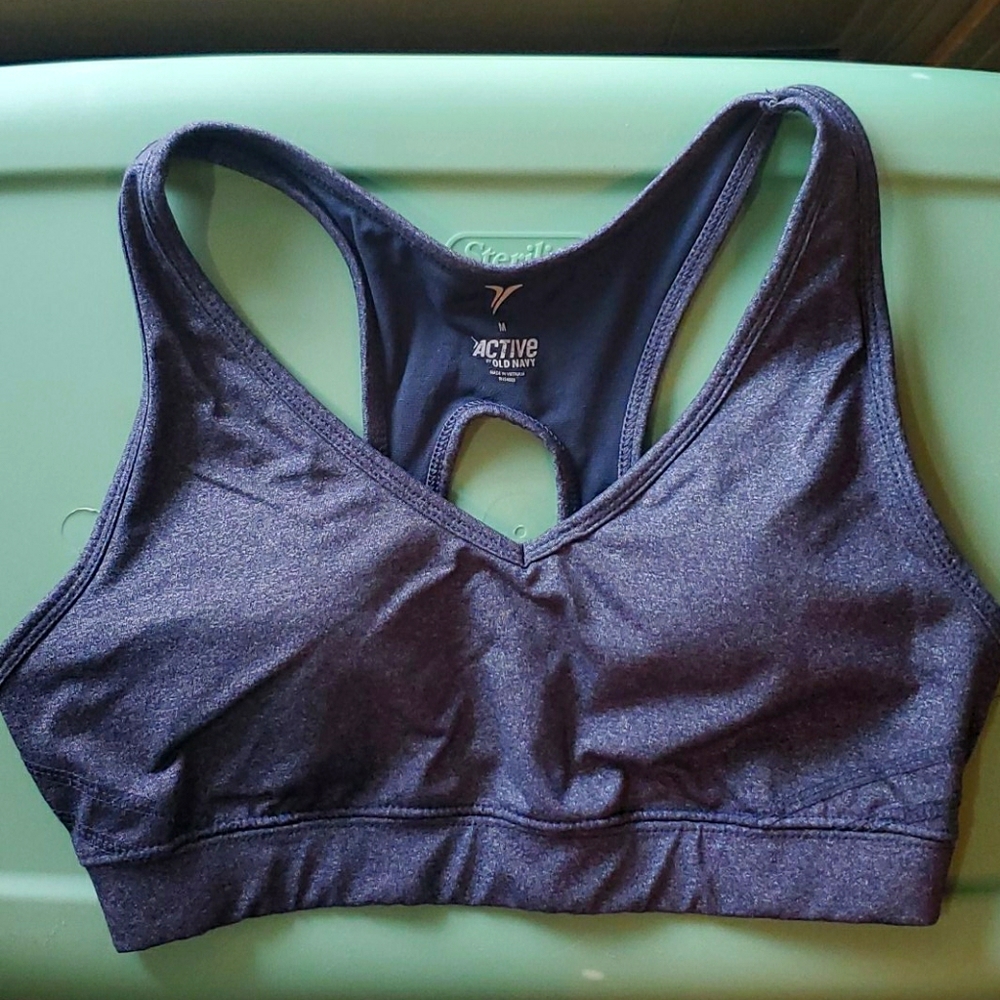💜Old Navy Size M sports bra
